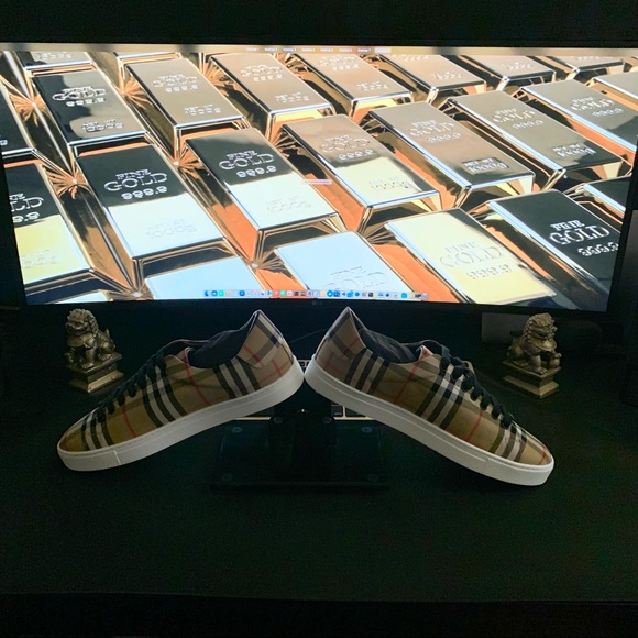 Burberry Sneaker - Picture 2 of 3